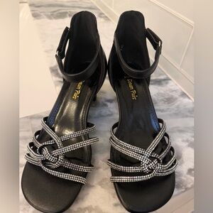 Girl’s black and rhinestone party dress sandals size 2